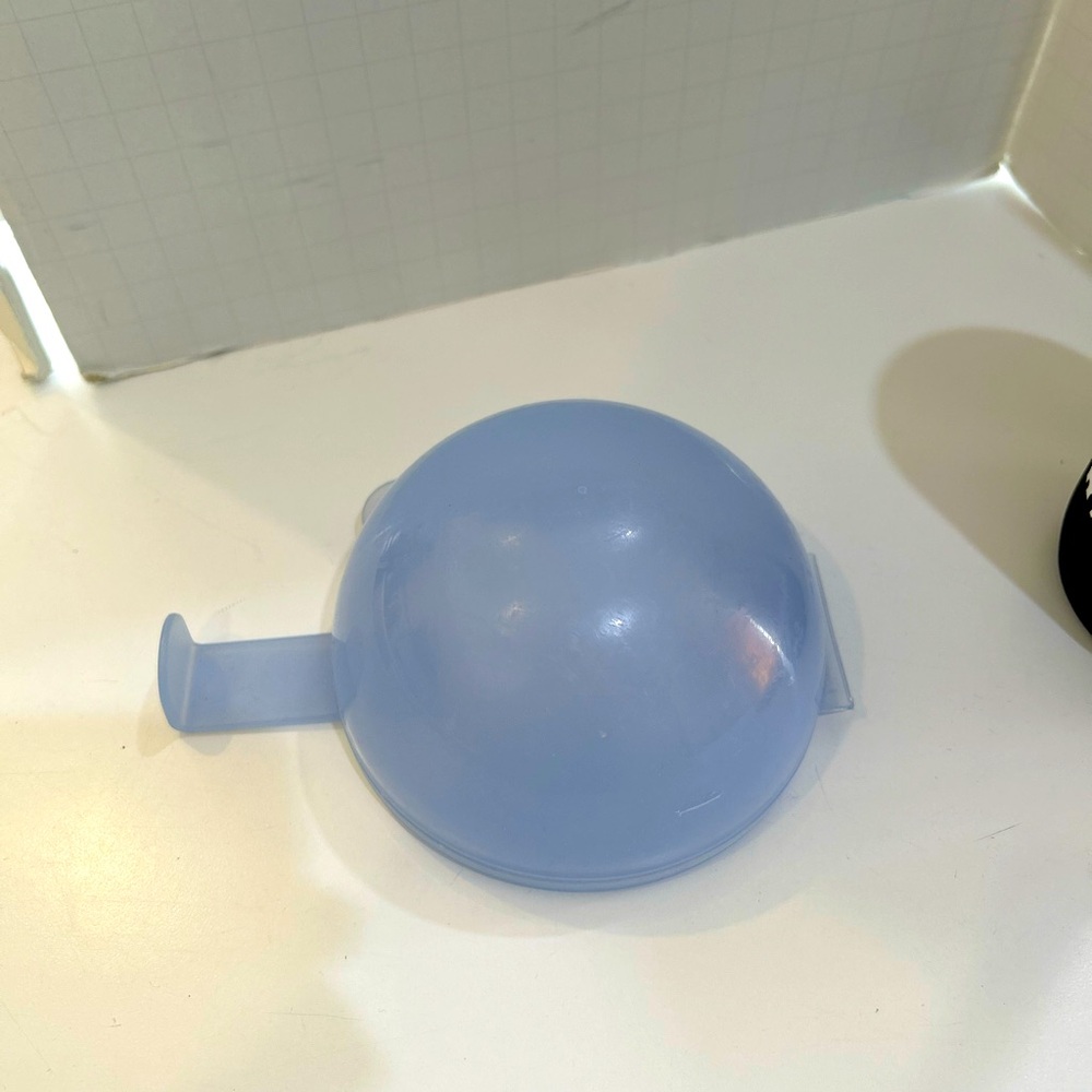 Tupperware ”Forget me not” Blue Onion or Tomato Keeper